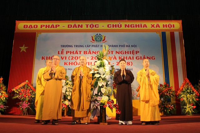 Hà Nội: Lễ phát bằng tốt nghiệp TCPH khóa VI và khai giảng khóa VII