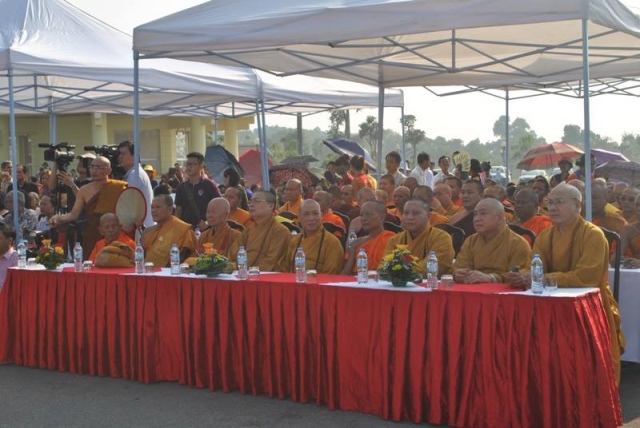 Lễ Dâng Y kathina đầu tiên ở chùa Khmer - Hà Nội