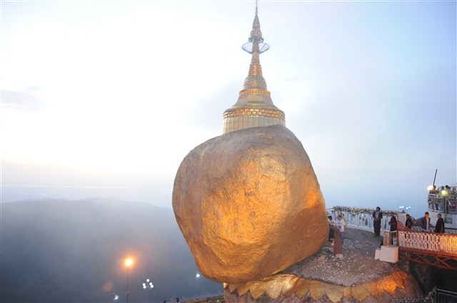 Thanh Hóa: Về Kyaiktiyo tận mắt chiêm ngưỡng tảng đá thiêng Golden Rock