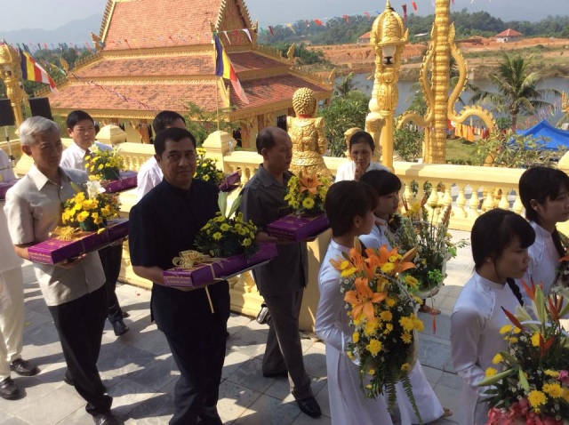 Lễ Dâng Y kathina đầu tiên ở chùa Khmer - Hà Nội