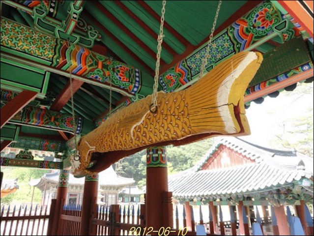 Hàn Quốc: Đông Quốc đệ nhất Già lam Huỳnh Hạt Sơn môn Trực Chỉ Tự  (동국제일가람-東國第一伽藍)