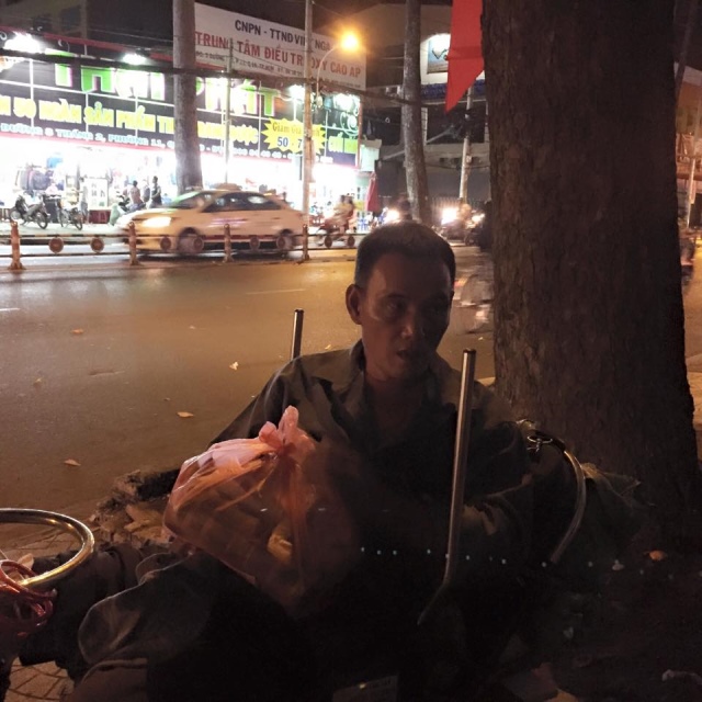 Di Lặc du xuân - Ấm áp những sẻ chia trong đêm giao thừa