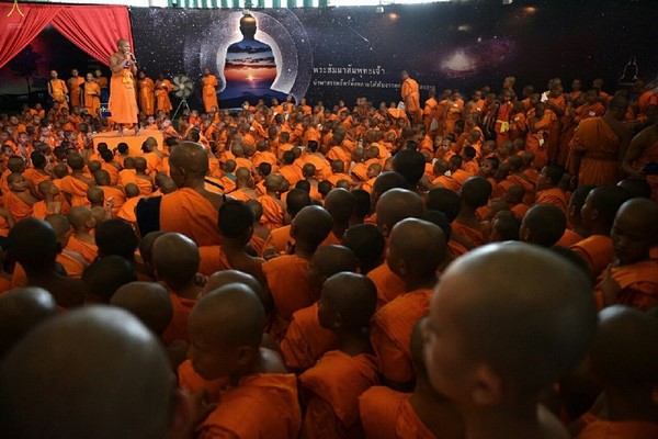 Thái Lan: Hình ảnh Lễ Truyền trao Giới pháp tại Tu viện Wat Phra Dhammakaya