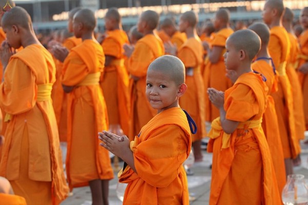 Thái Lan: Hình ảnh Lễ Truyền trao Giới pháp tại Tu viện Wat Phra Dhammakaya
