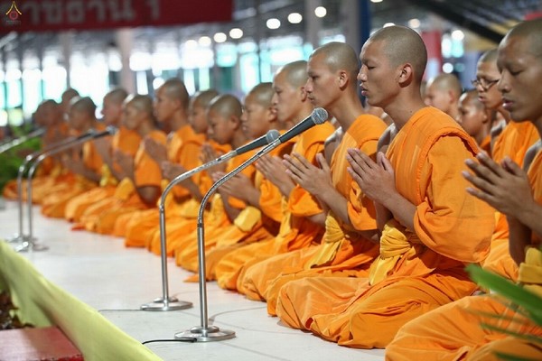 Thái Lan: Hình ảnh Lễ Truyền trao Giới pháp tại Tu viện Wat Phra Dhammakaya