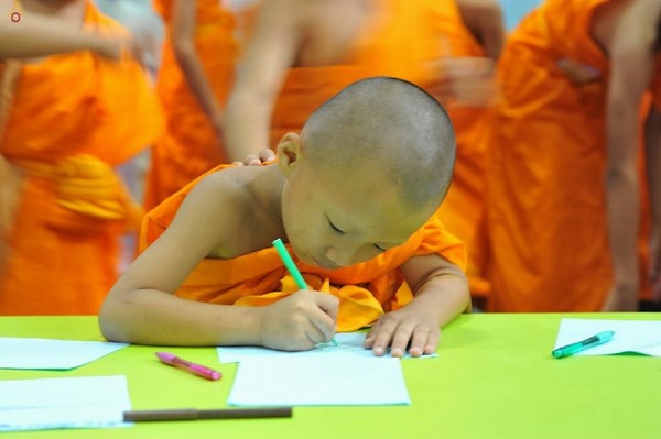 Thái Lan: Hình ảnh Lễ Truyền trao Giới pháp tại Tu viện Wat Phra Dhammakaya