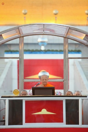 Thái Lan: Hình ảnh Lễ Truyền trao Giới pháp tại Tu viện Wat Phra Dhammakaya