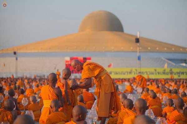 Thái Lan: Hình ảnh Lễ Truyền trao Giới pháp tại Tu viện Wat Phra Dhammakaya
