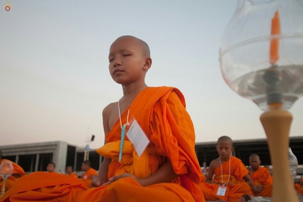 Thái Lan: Hình ảnh Lễ Truyền trao Giới pháp tại Tu viện Wat Phra Dhammakaya