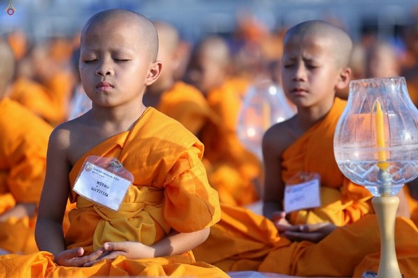 Thái Lan: Hình ảnh Lễ Truyền trao Giới pháp tại Tu viện Wat Phra Dhammakaya