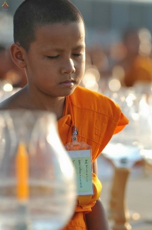 Thái Lan: Hình ảnh Lễ Truyền trao Giới pháp tại Tu viện Wat Phra Dhammakaya