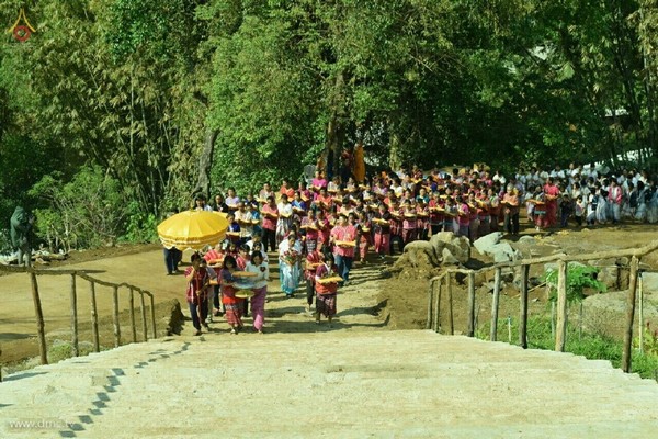Thái Lan: Chùm ảnh xuất gia gieo duyên