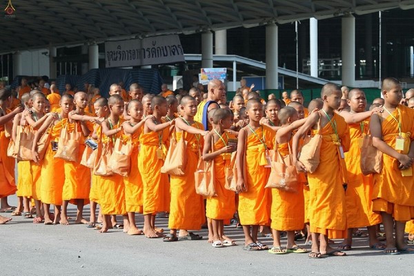 Thái Lan: Hình ảnh Lễ Truyền trao Giới pháp tại Tu viện Wat Phra Dhammakaya