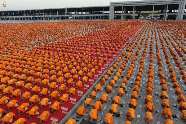 Thái Lan: Hình ảnh Lễ Truyền trao Giới pháp tại Tu viện Wat Phra Dhammakaya