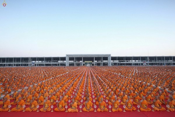 Thái Lan: Hình ảnh Lễ Truyền trao Giới pháp tại Tu viện Wat Phra Dhammakaya