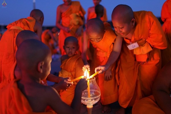 Thái Lan: Hình ảnh Lễ Truyền trao Giới pháp tại Tu viện Wat Phra Dhammakaya