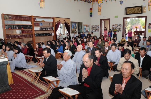 Hoa Kỳ: Lễ Phật đầu năm Ất Mùi 2015 tại chùa Phổ Từ