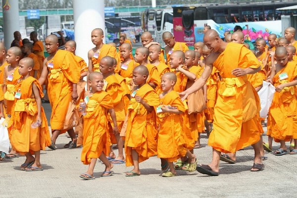 Thái Lan: Hình ảnh Lễ Truyền trao Giới pháp tại Tu viện Wat Phra Dhammakaya