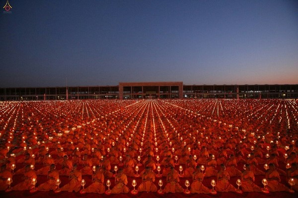 Thái Lan: Hình ảnh Lễ Truyền trao Giới pháp tại Tu viện Wat Phra Dhammakaya