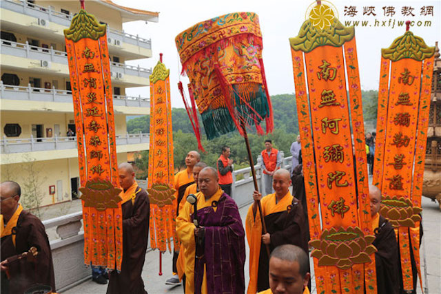 Trung Quốc: Dịp lễ Khánh đản Phật A Di Đà Hoằng Pháp Tự tổ chức Lễ Quy y cho hơn hàng nghìn người