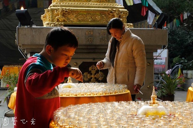 Đài Loan: Viên Giác thôn Di Đà thắp 650.004 ngọn đèn