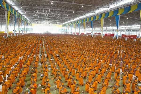 Thái Lan: Hình ảnh Lễ Truyền trao Giới pháp tại Tu viện Wat Phra Dhammakaya