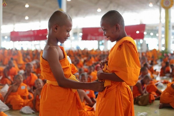Thái Lan: Hình ảnh Lễ Truyền trao Giới pháp tại Tu viện Wat Phra Dhammakaya