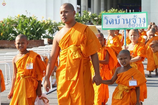 Thái Lan: Hình ảnh Lễ Truyền trao Giới pháp tại Tu viện Wat Phra Dhammakaya