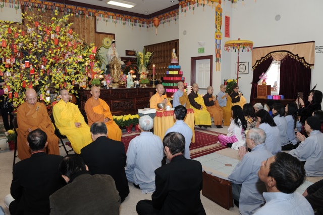 Hoa Kỳ: Lễ Phật đầu năm Ất Mùi 2015 tại chùa Phổ Từ