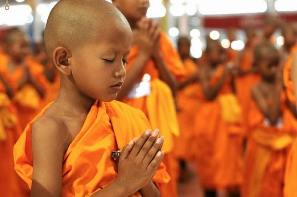 Thái Lan: Hình ảnh Lễ Truyền trao Giới pháp tại Tu viện Wat Phra Dhammakaya