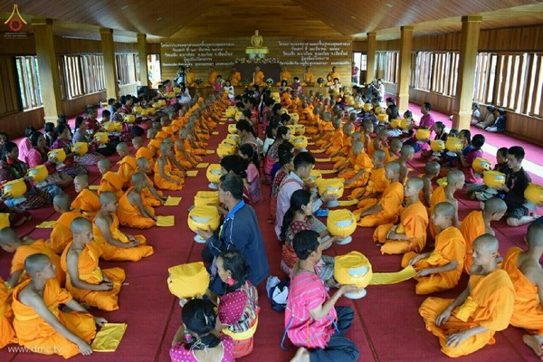 Thái Lan: Chùm ảnh xuất gia gieo duyên
