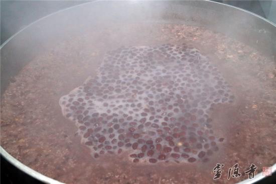 Trung Quốc: Nhân kỷ niệm ngày Phật Thành đạo, Linh Ẩn Tự tổ chức Từ thiện ba trăm nghìn hộp cháo Lạp Bát