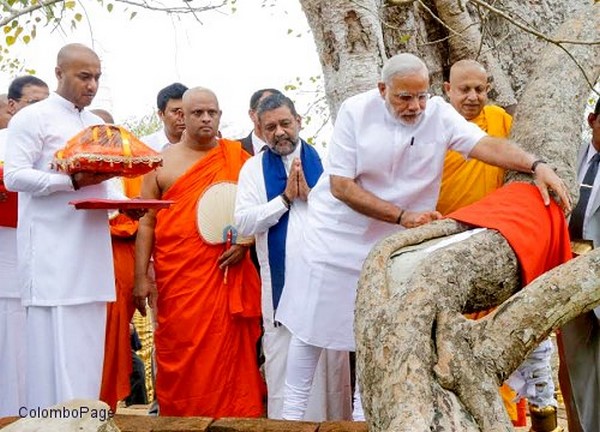 Thủ tướng Ấn Độ công du Sri Lanka và hành lễ tại cây Bồ đề