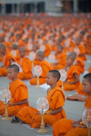 Thái Lan: Hình ảnh Lễ Truyền trao Giới pháp tại Tu viện Wat Phra Dhammakaya