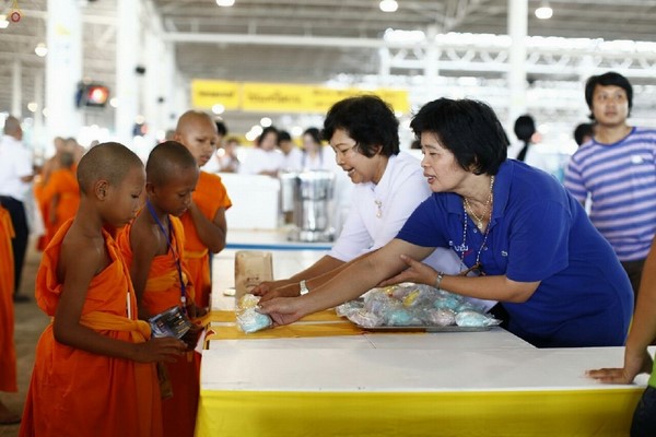 Thái Lan: Hình ảnh Lễ Truyền trao Giới pháp tại Tu viện Wat Phra Dhammakaya