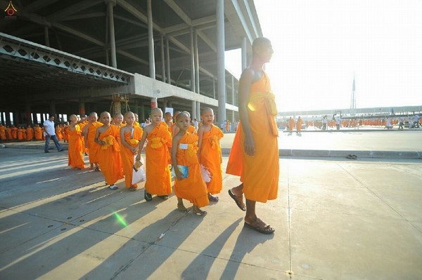 Thái Lan: Hình ảnh Lễ Truyền trao Giới pháp tại Tu viện Wat Phra Dhammakaya