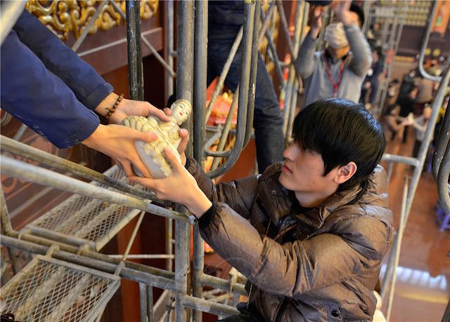 Trung Quốc: Tổ Đình Phật Quang Nghi Hưng Đại Giác Tự tắm Phật nghinh tân Xuân