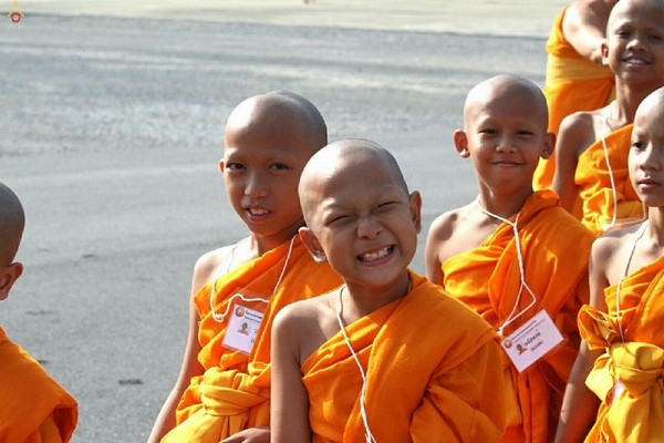 Thái Lan: Hình ảnh Lễ Truyền trao Giới pháp tại Tu viện Wat Phra Dhammakaya
