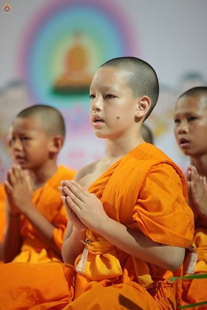 Thái Lan: Hình ảnh Lễ Truyền trao Giới pháp tại Tu viện Wat Phra Dhammakaya