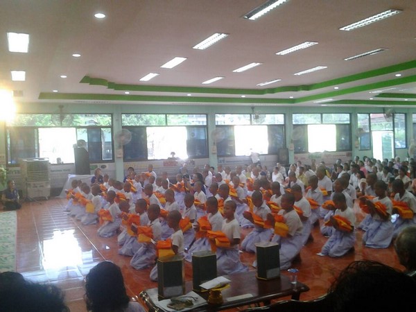 Thái Lan: Chùm ảnh xuất gia gieo duyên