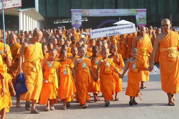 Thái Lan: Hình ảnh Lễ Truyền trao Giới pháp tại Tu viện Wat Phra Dhammakaya