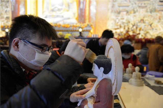 Trung Quốc: Tổ Đình Phật Quang Nghi Hưng Đại Giác Tự tắm Phật nghinh tân Xuân
