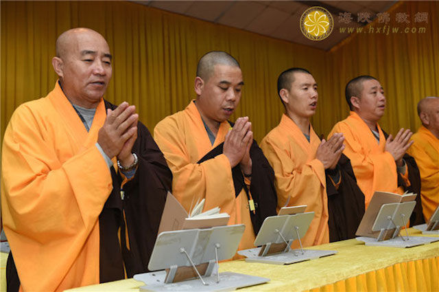 Trung Quốc: Dịp lễ Khánh đản Phật A Di Đà Hoằng Pháp Tự tổ chức Lễ Quy y cho hơn hàng nghìn người