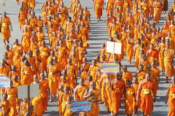 Thái Lan: Hình ảnh Lễ Truyền trao Giới pháp tại Tu viện Wat Phra Dhammakaya