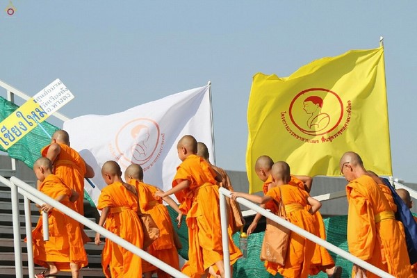 Thái Lan: Hình ảnh Lễ Truyền trao Giới pháp tại Tu viện Wat Phra Dhammakaya