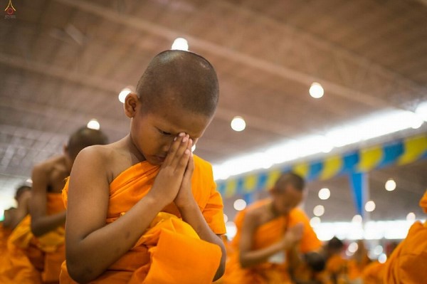 Thái Lan: Hình ảnh Lễ Truyền trao Giới pháp tại Tu viện Wat Phra Dhammakaya
