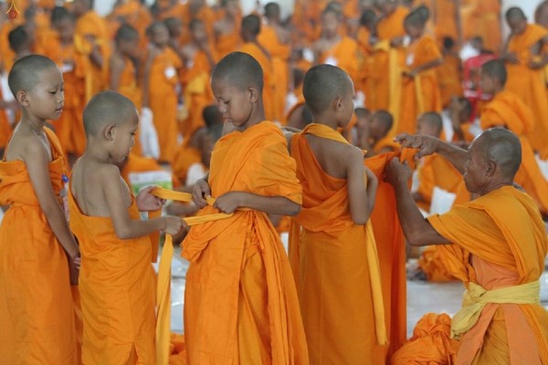 Thái Lan: Hình ảnh Lễ Truyền trao Giới pháp tại Tu viện Wat Phra Dhammakaya