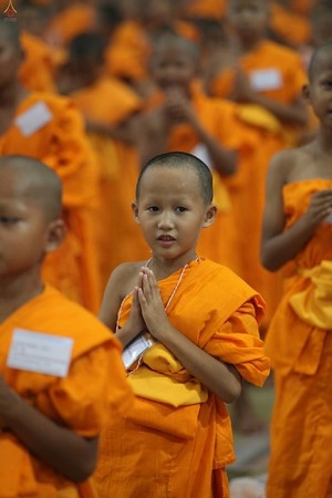 Thái Lan: Hình ảnh Lễ Truyền trao Giới pháp tại Tu viện Wat Phra Dhammakaya