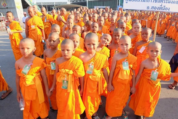 Thái Lan: Hình ảnh Lễ Truyền trao Giới pháp tại Tu viện Wat Phra Dhammakaya
