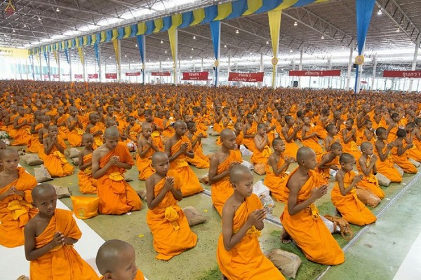 Thái Lan: Hình ảnh Lễ Truyền trao Giới pháp tại Tu viện Wat Phra Dhammakaya